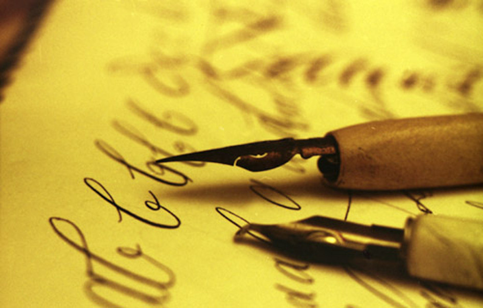 Schreiben wie zu Liudgers Zeit. Foto: Hussein Alazaat/Creative Commons License