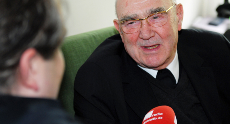 Im Alter von 86 Jahren ist der Essener Altbischof <b>Hubert Luthe</b> am <b>...</b> - csm_140204_Luthe_Domradio_web_cb02ed53dc